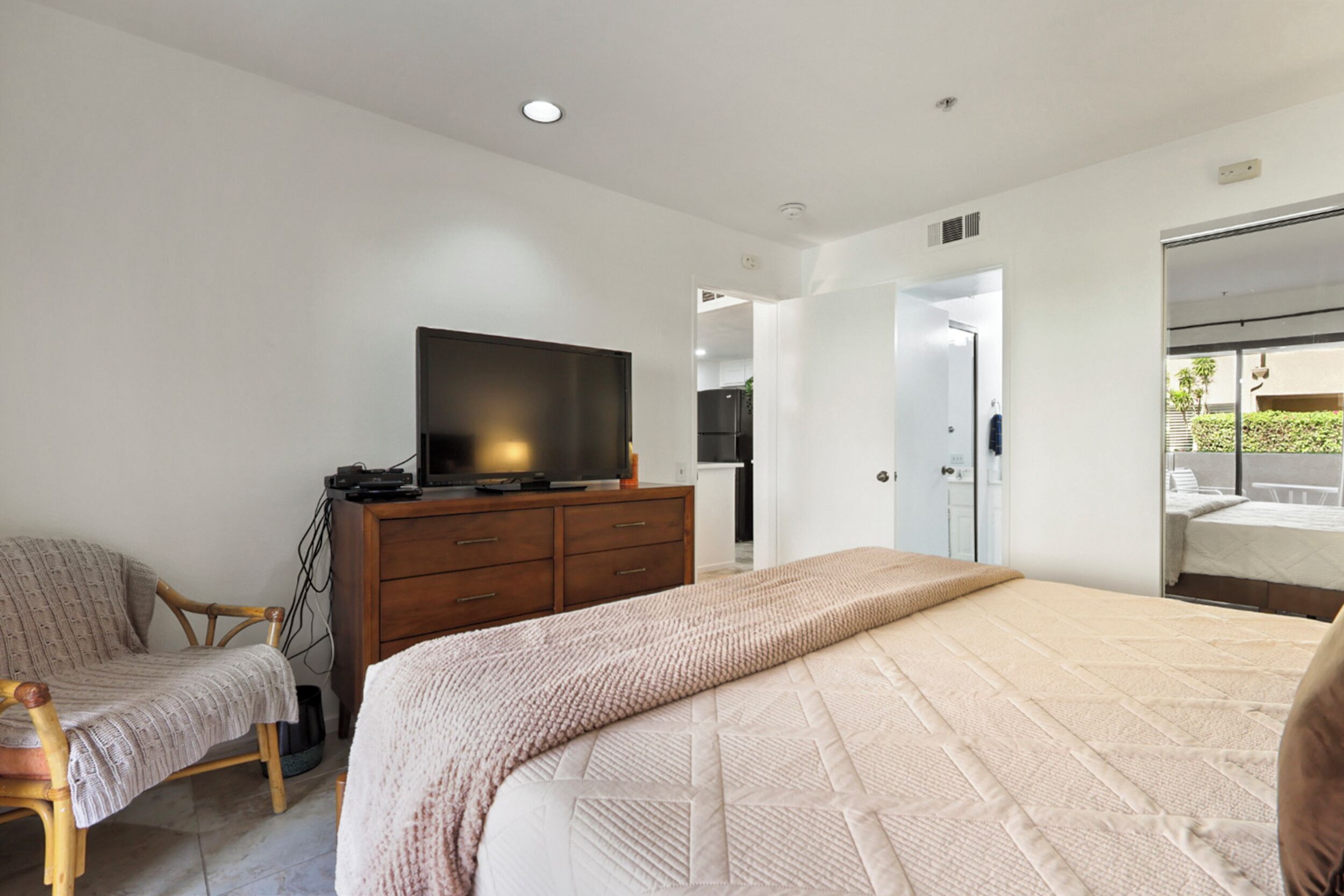 2 habitaciones, tabla de planchar con plancha, wifi y ropa de cama 