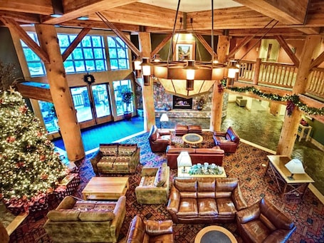 Interior. Sunstone 1BR Condo – Luxury! Steps to Hiking, Biking & Mountain Views