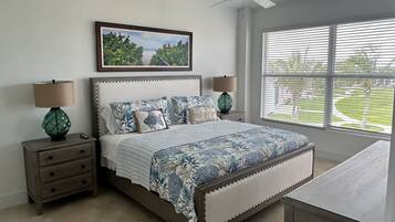 3 slaapkamers, een strijkplank/strijkijzer, gratis wifi, beddengoed