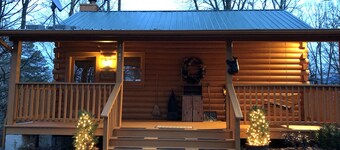 MountainView Cutest Bear Cabin in Gatlinburg Cozy Close to Town Hot Tub Romantic