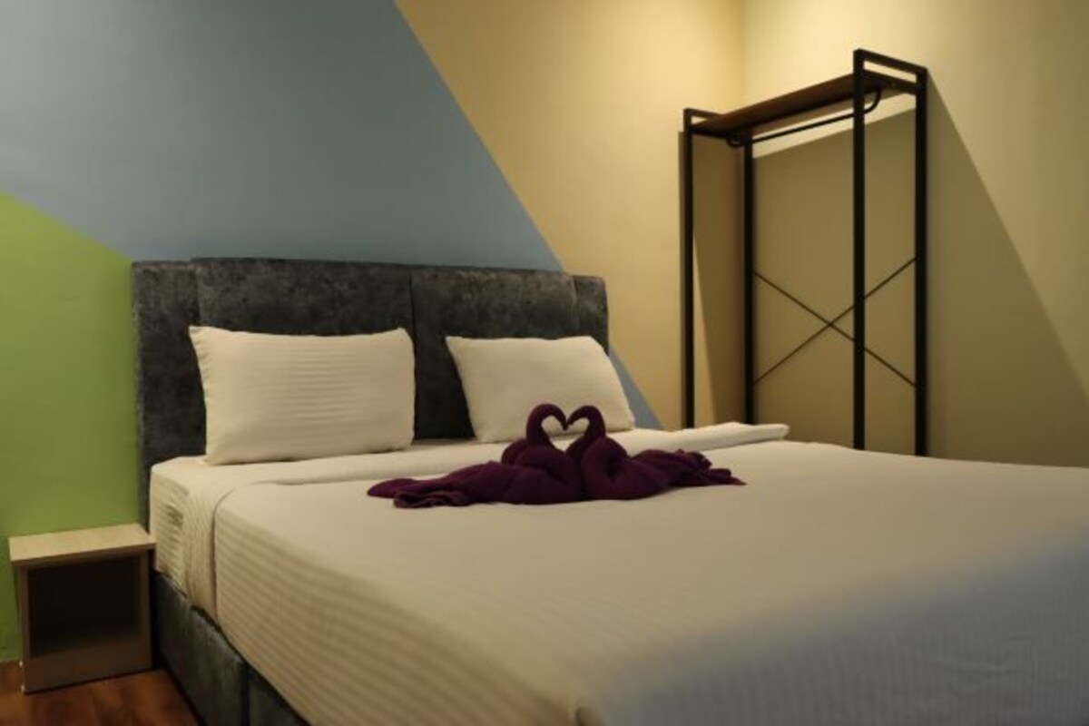 Desk, free WiFi, bed sheets