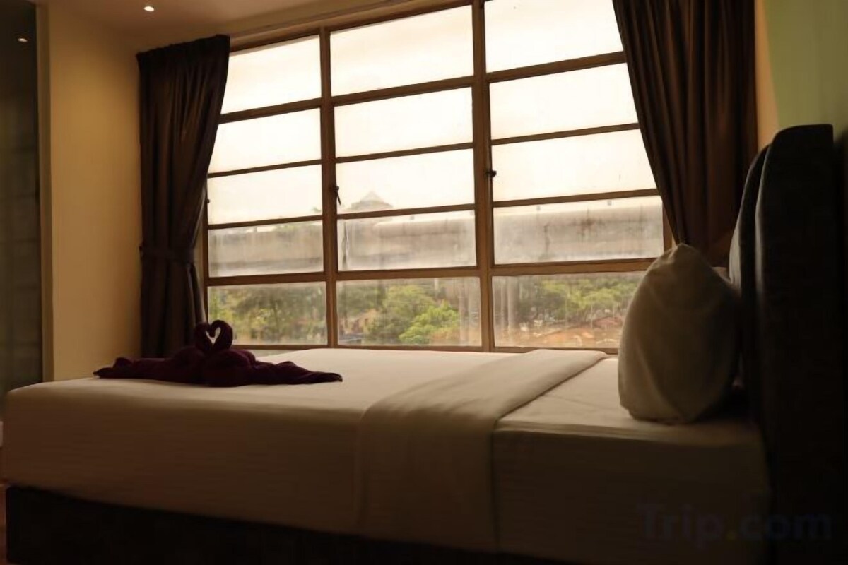 Desk, free WiFi, bed sheets