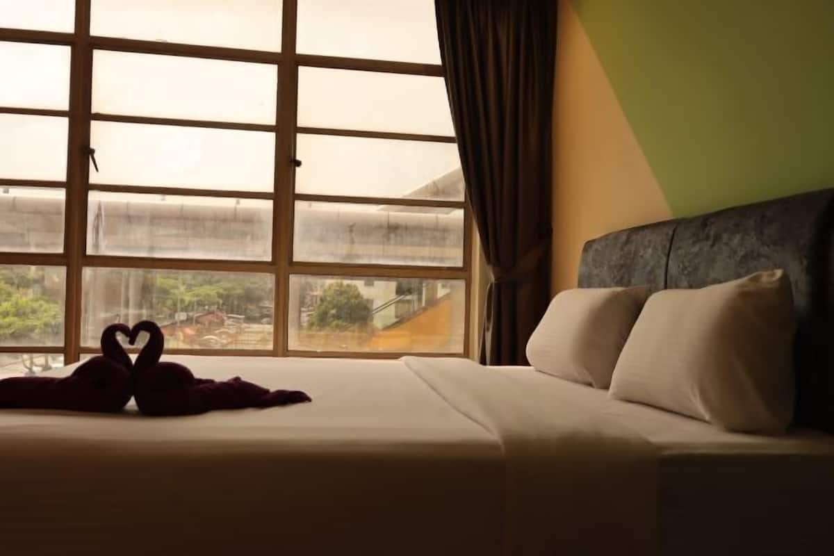 Desk, WiFi (free), bed sheets