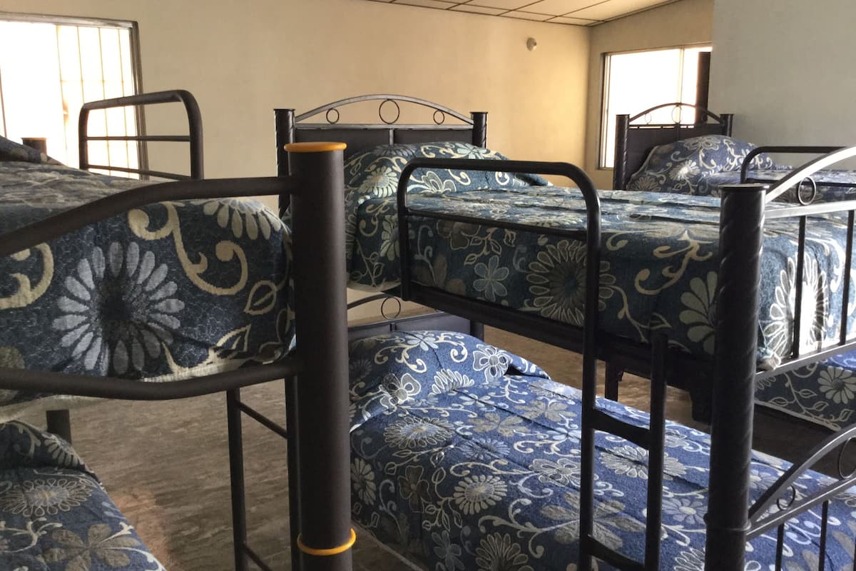 Dormitorio compartido básico, dormitorio mixto, no fumadores, vistas a la montaña | Wifi gratis y ropa de cama