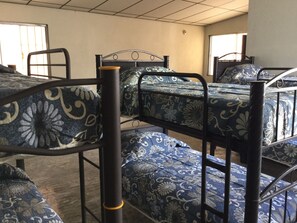 Dormitorio compartido básico, dormitorio mixto, no fumadores, vistas a la montaña | Wifi gratis y ropa de cama