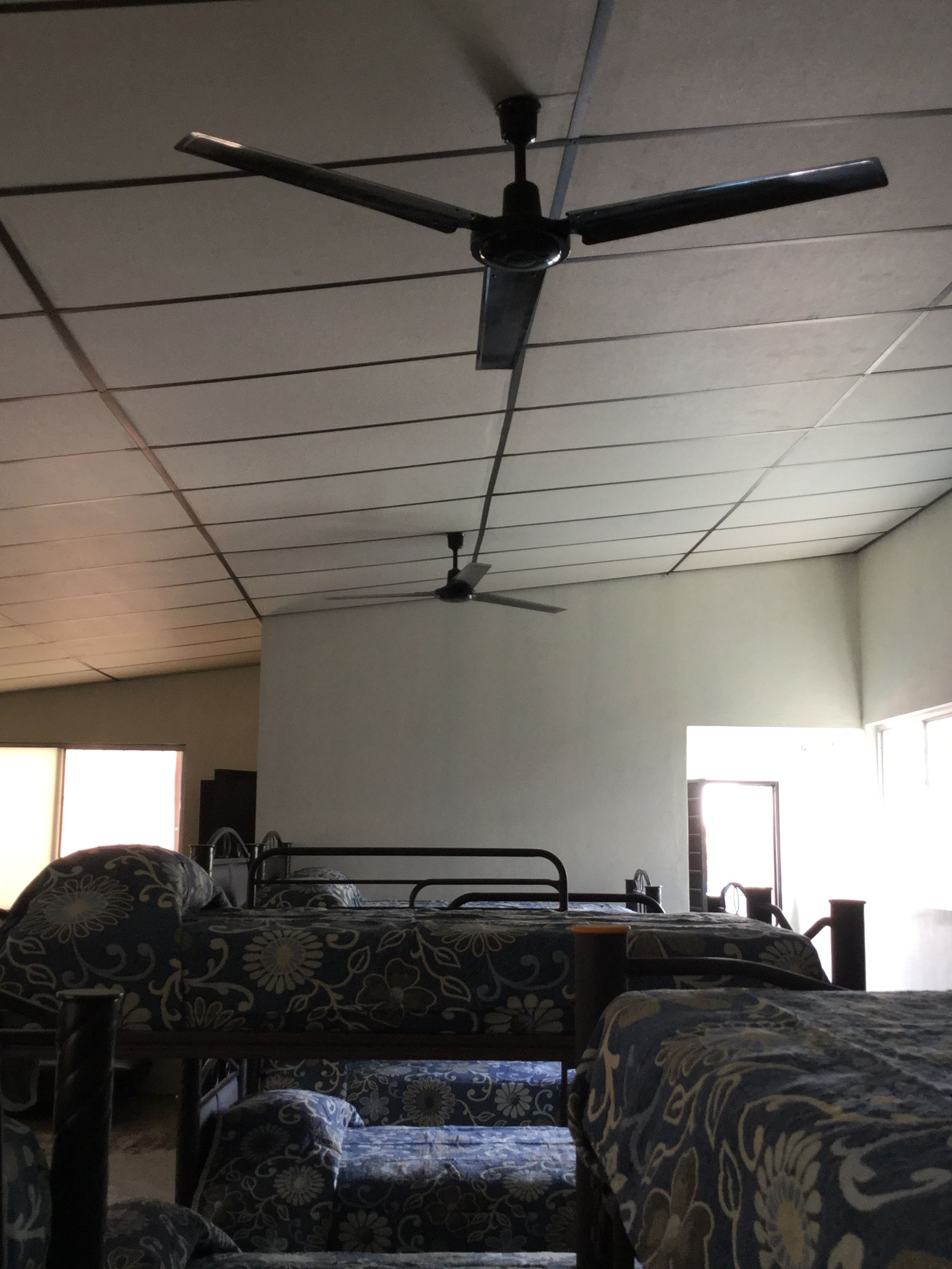 Dormitorio compartido básico, dormitorio mixto, para no fumadores, vista a la montaña | Wifi gratis y ropa de cama 