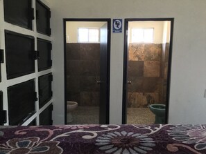 Gemeinsamer Basic-Schlafsaal, Nur Frauen | Badezimmer