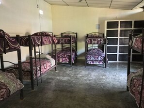 Gemeinsamer Basic-Schlafsaal, Nur Frauen