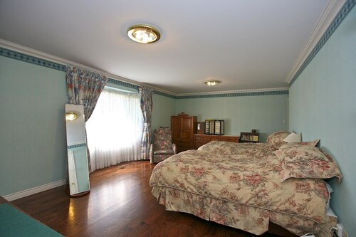 Toronto Resort