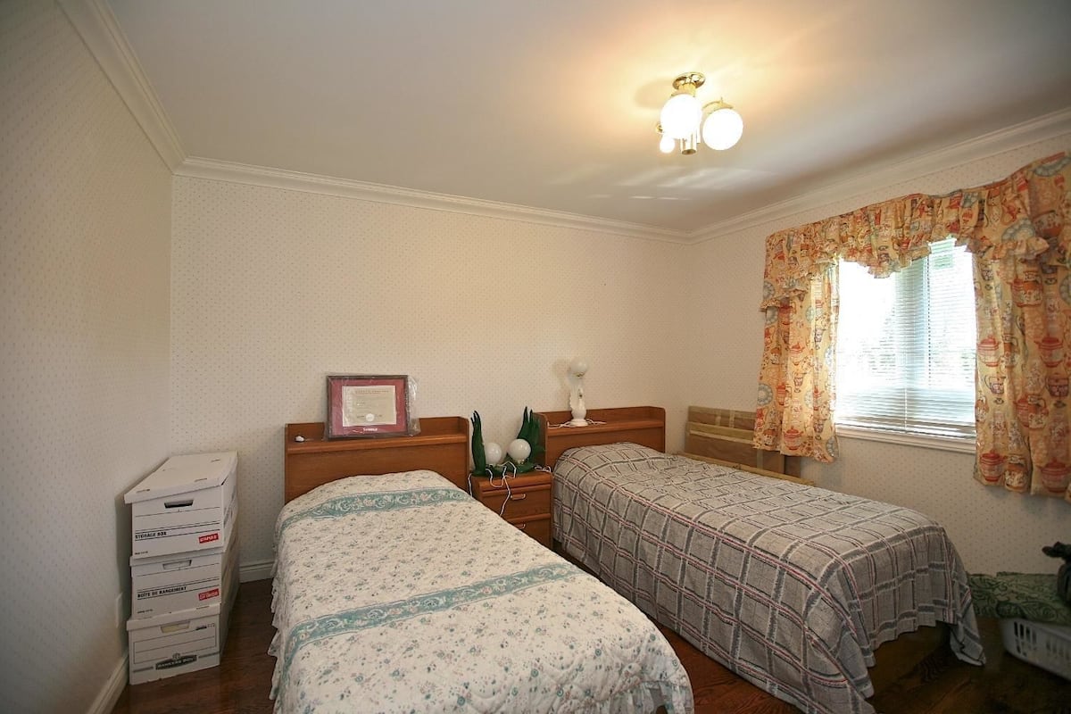 Comfort Suite, 1 King Bed, Accessible, Garden View | Blackout drapes, iron/ironing board, WiFi (free), bed sheets