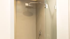 Bathroom shower - Rental In Rome Arenula Apartment (Rome)