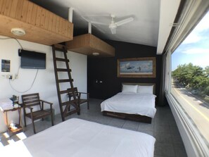 Quarto quádruplo standard, vista para o oceano | Escrivaninha, cortinas blackout, quartos à prova de som