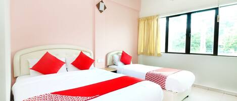 高级套房, 多张床, 无烟房 | 办公桌、免费 WiFi、床单