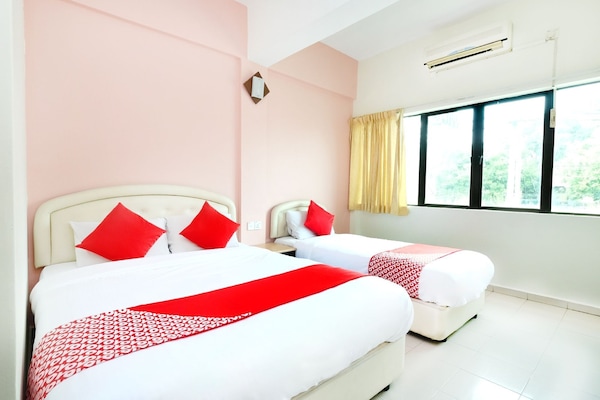 Superior Suite, Multiple Beds, Non Smoking | Desk, free WiFi, bed sheets