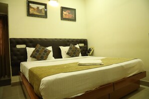 Room - HOTEL LINGARAJ (Bhubaneshwar)