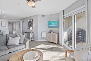 TV, DVD player, stereo - ***DIRECT GULF VIEWS**FREE UMBRELLA SERVICE**PET FRIENDLY**UPSCALE CONDO** (Miramar Beach)