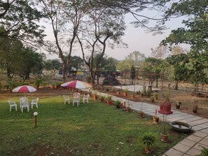Property grounds - 5 Acre 3BHK FarmStay @Karjat (Bhilvale)