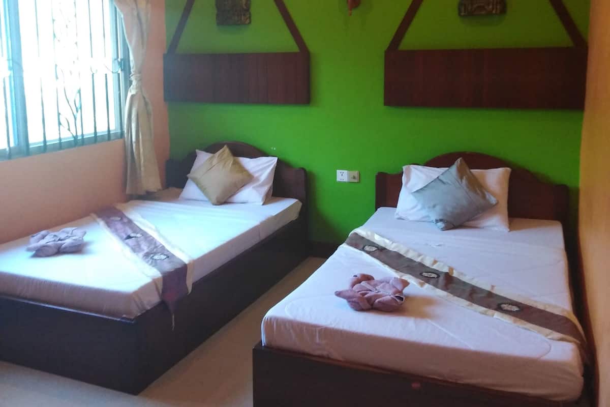 Twin Room | Desk, free WiFi