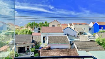 Deluxe tweepersoonskamer, 1 queensize bed, balkon, uitzicht op stad | Terras