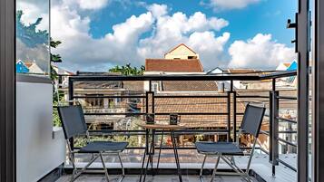 Kamar Double Deluks, 1 Tempat Tidur Queen, balkon, pemandangan kota | Balkon