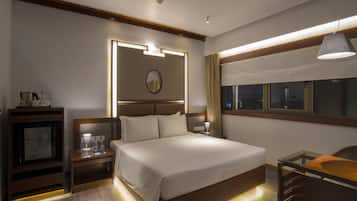 Egyptian cotton sheets, premium bedding, minibar, in-room safe