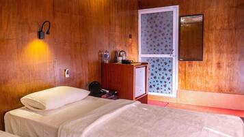 Deluxe Room, Smoking | Free WiFi