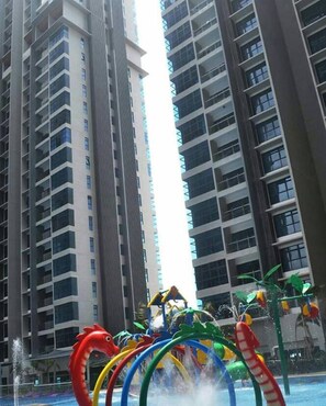 Outdoor pool - Luxury condo Atlantis Residence (Malacca City)