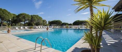 Außenpool, Liegestühle