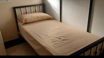 1 chambre, rideaux occultants, chambres insonorisées, draps fournis