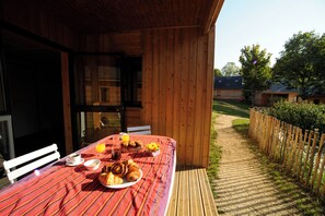 Lits bébé (gratuits), draps fournis