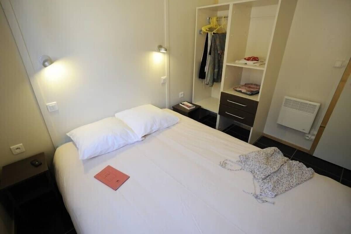 Chalet, 3 kamar tidur | 2 kamar tidur, tempat tidur bayi gratis, dan seprai linen