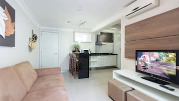 Apartamento, 1 cama de casal e sofá-cama, para não fumantes | Área de estar | TV de tela plana
