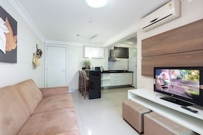 Apartment, 1 Double Bed with Sofa bed, Non Smoking | Living area | Flat-screen TV - Apartamento com piscina Summer Beach - 572 (Bombinhas)