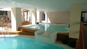 Appartement, 1 lit double et 1 canapé-lit, non-fumeurs | Piscine | Piscine couverte, 2 piscines extérieures