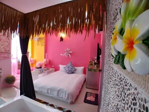 Deluxe Double Room, Hot Tub | Bathroom | Shower, free toiletries, hair dryer, slippers - Fas Glass House B&B (Xincheng)