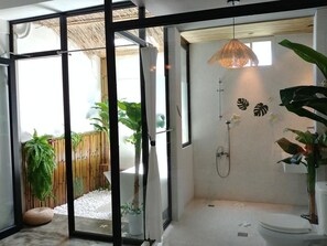 샤워 시설, 무료 세면용품, 헤어드라이어, 슬리퍼