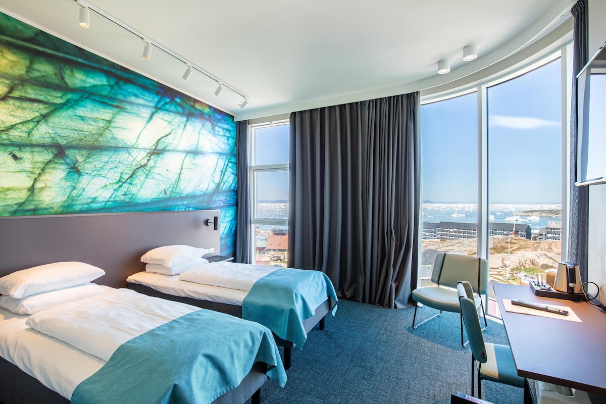 Executive kamer, 2 eenpersoonsbedden, niet-roken, uitzicht op zee | Een kluis op de kamer, een bureau, geluiddichte muren, gratis babybedden