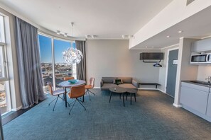 Suite, 2 Single Beds, Non Smoking | Private kitchen