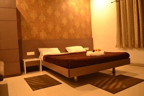 Soundproofing, free WiFi - Hotel Safari Lodge (Chimur)