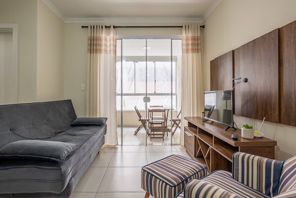 Apartment, Multiple Beds, Non Smoking | Living area | 32-inch flat-screen TV with digital channels, TV - Casa 2 quartos - 258 (Bombinhas)