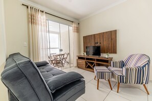 Apartment, Multiple Beds, Non Smoking | Living area | 32-inch flat-screen TV with digital channels, TV - Casa 2 quartos - 258 (Bombinhas)