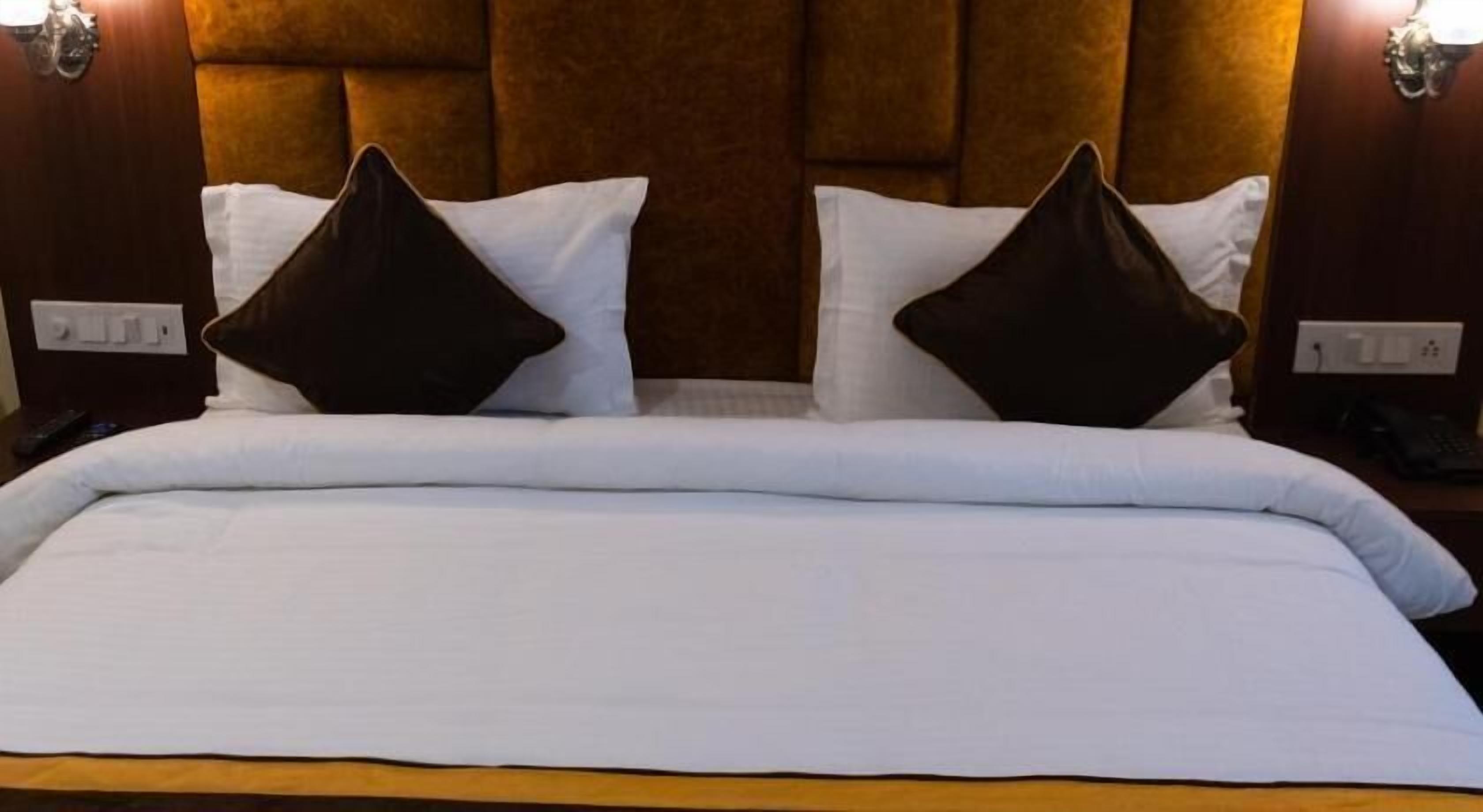 Premium bedding, individually decorated, individually furnished, desk