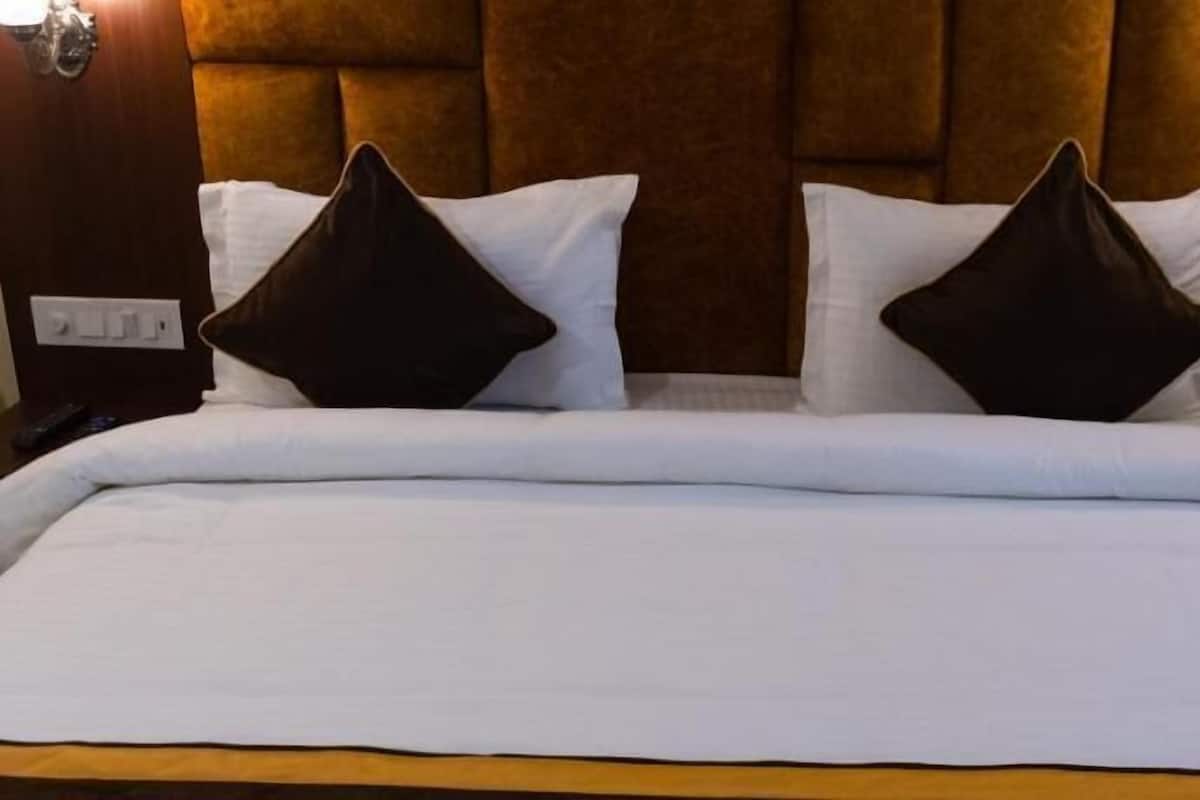 Premium bedding, individually decorated, individually furnished, desk