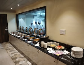 Desayuno completo todos los días (con cargo) 