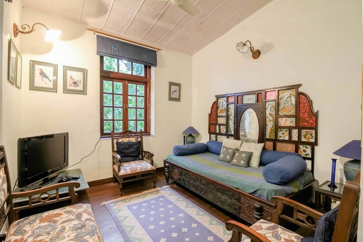 1 室のベッドルーム、高級寝具、セレクト コンフォート製ベッド、セーフティボックス (室内)