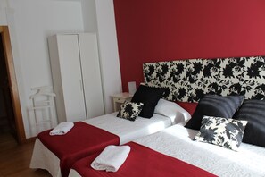 Room - Casa Tau (Esteribar)