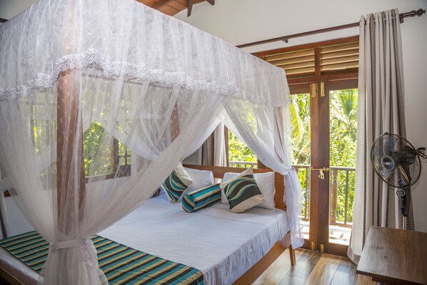 Deluxe House, Multiple Beds, Non Smoking, Garden View | Desk, iron/ironing board, free WiFi, bed sheets - Country House Villa Nenasilu (Hapugala)