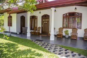 Front of property - Country House Villa Nenasilu (Hapugala)