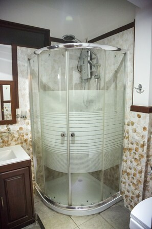Free toiletries, towels - Country House Villa Nenasilu (Hapugala)