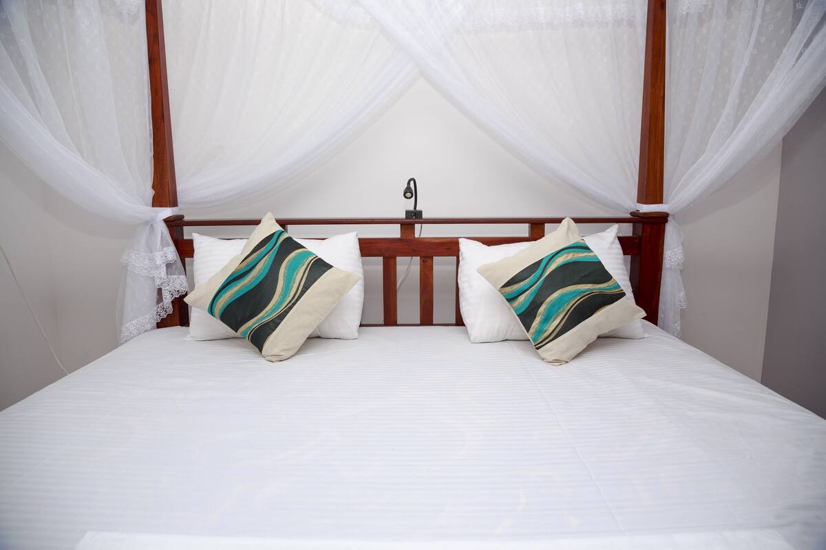 Deluxe House, Multiple Beds, Non Smoking, Garden View | Desk, iron/ironing board, free WiFi, bed sheets